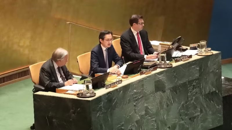 Đại sứ Đỗ Hùng Việt, Chủ tịch Hội nghị, điều hành phiên khai mạc. (Ảnh: Thanh Tuấn/PV TTXVN tại Mỹ)
