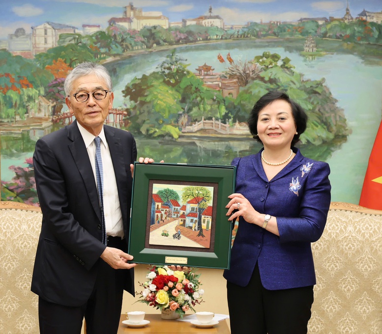 Phó Thủ tướng Phạm Thị Thanh Trà và ông Honna Hitoshi, Chủ tịch kiêm Tổng Giám đốc Tập đoàn Erex (Nhật Bản) - Ảnh: VGP/Thu Giang


