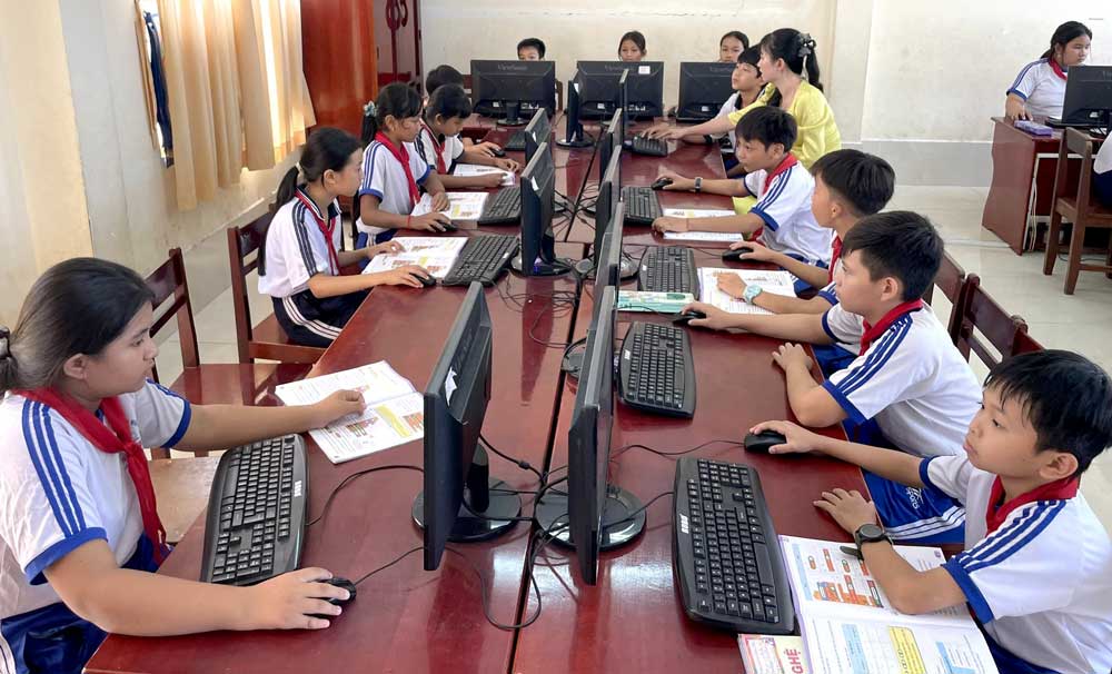 Trường TH Thạch Thia đảm bảo trang thiết bị phụ vụ chương trình GD phổ thông 2018.
