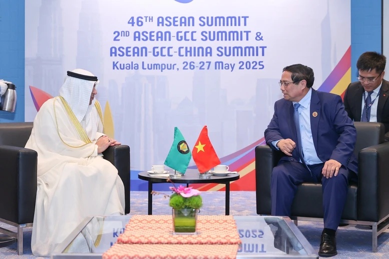 Thủ tướng Chính phủ đề nghị Tổng Thư ký GCC ủng hộ và đẩy nhanh hoàn thiện các thủ tục để có thể sớm ra tuyên bố khởi động đàm phán FTA giữa GCC và Việt Nam. (Ảnh: VGP/NHẬT BẮC)


