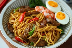 Mì bò sốt tiêu đen
