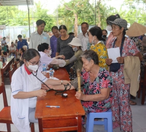 Ngày hội Thầy thuốc trẻ làm theo lời Bác- tình nguyện vì sức khỏe cộng đồng