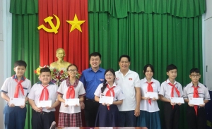 Gặp mặt Đoàn đại biểu thiếu nhi tham gia Đại hội Cháu ngoan Bác Hồ toàn quốc lần thứ X