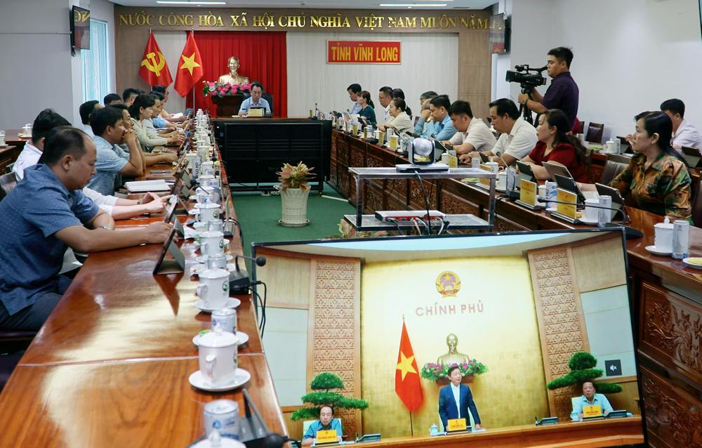 Chủ tịch UBND tỉnh- Lữ Quang Ngời cùng lãnh đạo sở, ngành, địa phương tham dự hội nghị.

