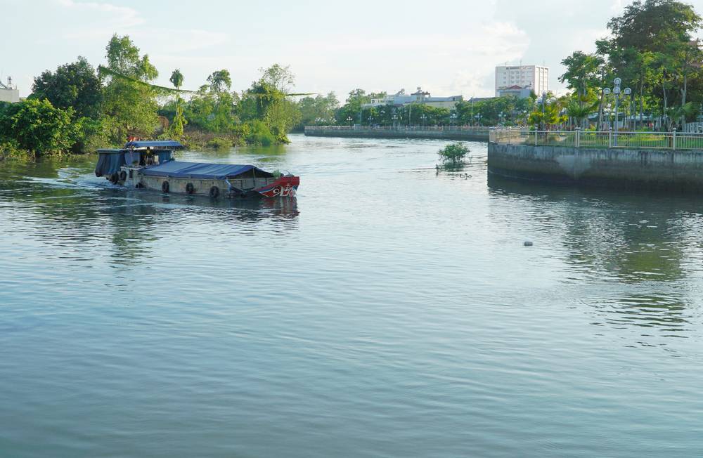 Đoạn giao thông thủy hạn chế trên tuyến sông Cái Cá (Km0+470 đến Km1+270), từ cầu Kinh Cụt đến cầu Lộ 2).