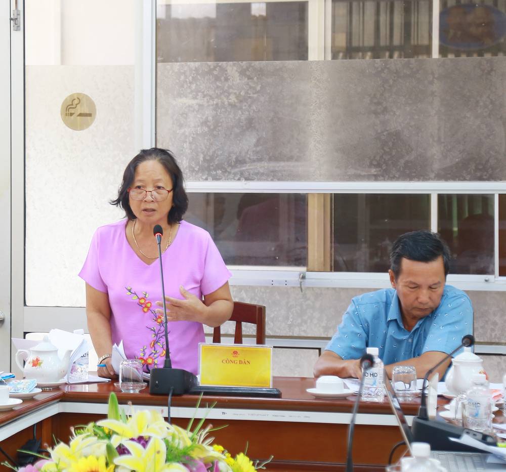 Người đại diện theo ủy quyền của bà Vân trình bày ý kiến.