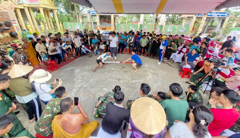 Các hoạt động văn hóa, văn nghệ, vui chơi, giải trí giúp nâng cao đời sống tinh thần cho người dân nông thôn.