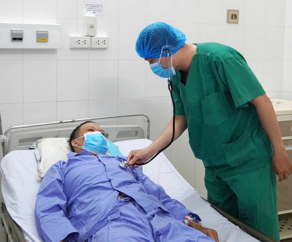 Bệnh nhân L.V. (tỉnh Vĩnh Long) mừng vui khi được ghép thận thành công từ bệnh viện.

