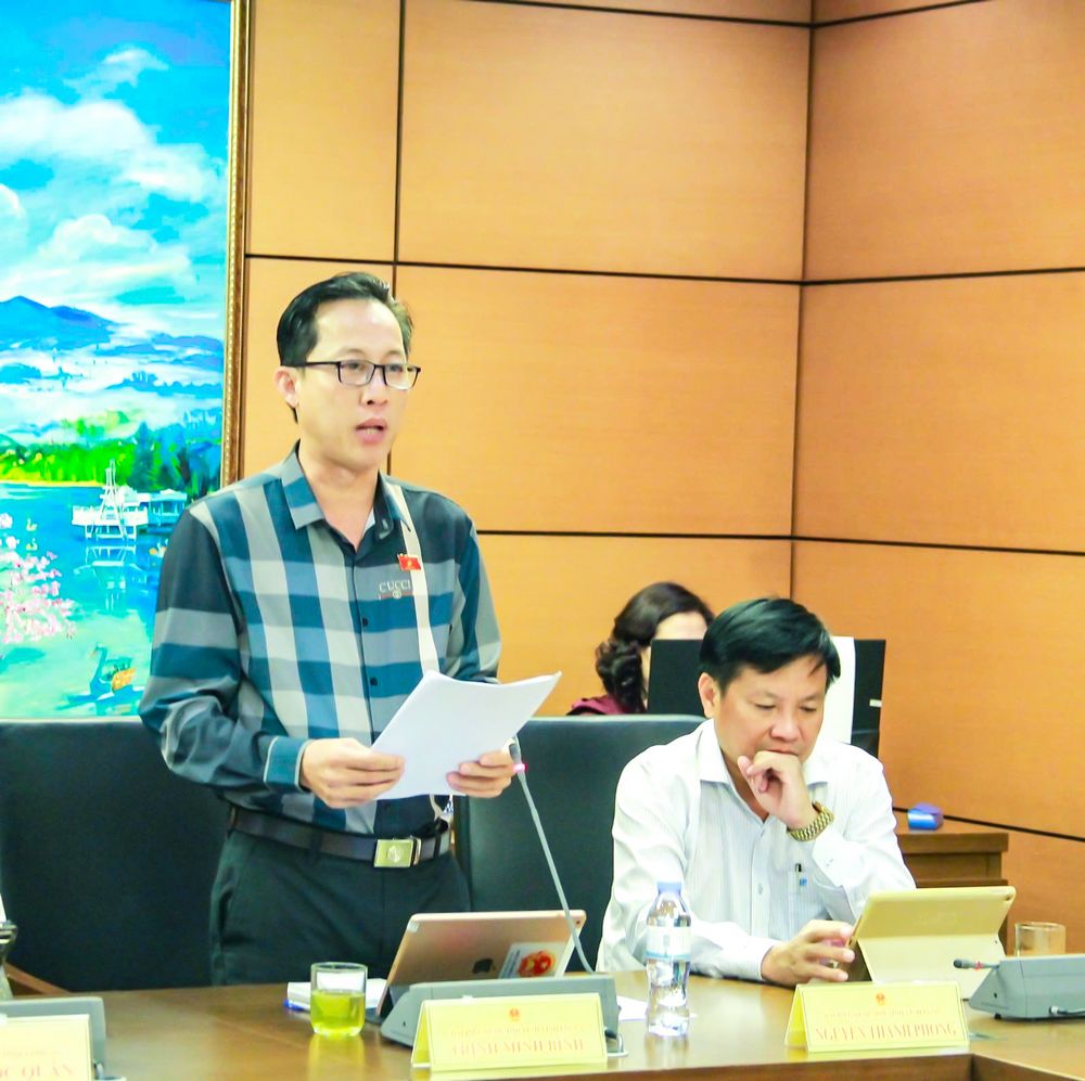 Trong phiên thảo luận về dự án Bộ luật Hình sự (sửa đổi), đại biểu Quốc hội Trịnh Minh Bình (tỉnh Vĩnh Long) đồng tình cao với sự cần thiết sửa đổi, bổ sung một số điều của bộ luật với các nội dung theo tờ trình.


