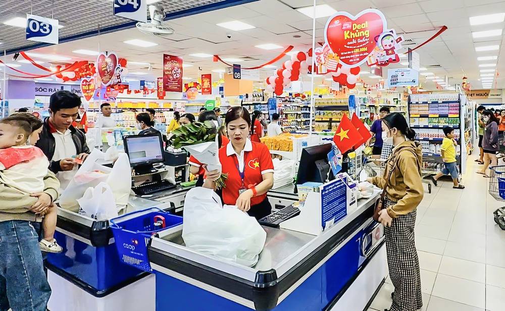Bán lẻ hàng hóa và doanh thu dịch vụ tiêu dùng 4 tháng đầu năm 2025 tăng hơn 25% so cùng kỳ. Ảnh: THẢO TIÊN

