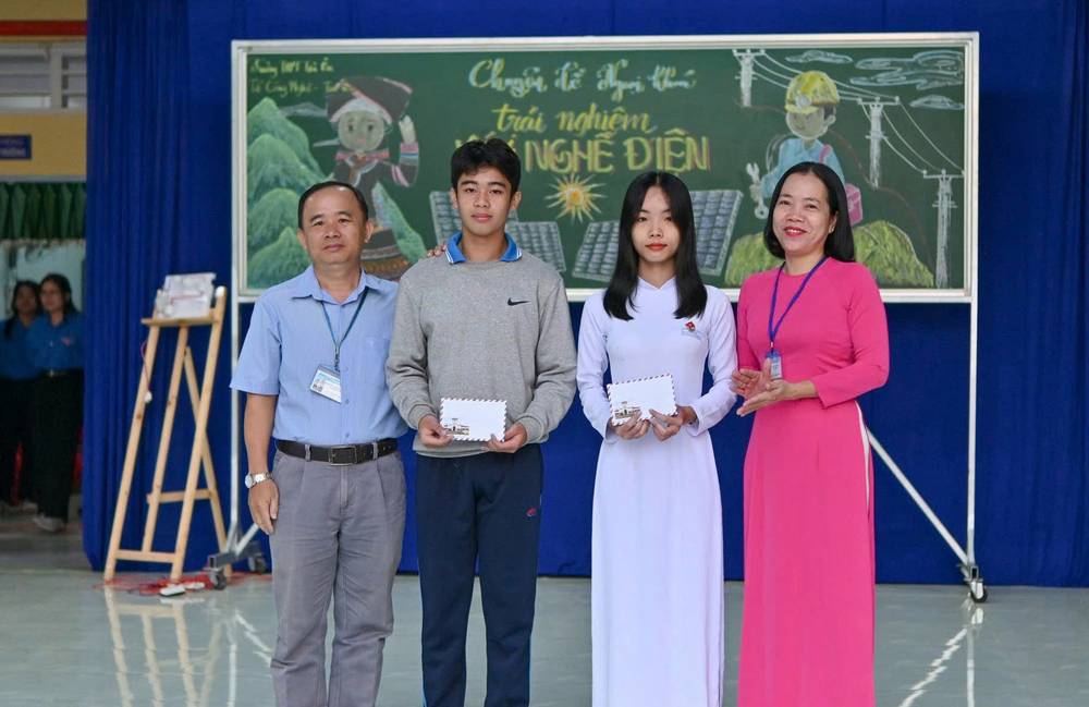 Trúc Phương đoạt giải và được tuyên dương trong nhiều cuộc thi. 
