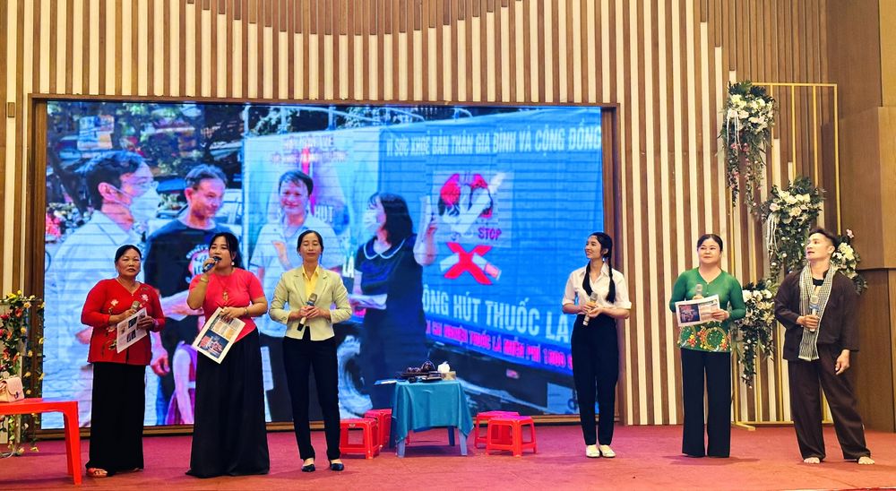 Hội LHPN tỉnh tổ chức tuyên truyền đa dạng các hình thức để nâng cao nhận thức cho phụ nữ trong xây dựng nếp sống văn minh, gia đình an toàn, hạnh phúc.