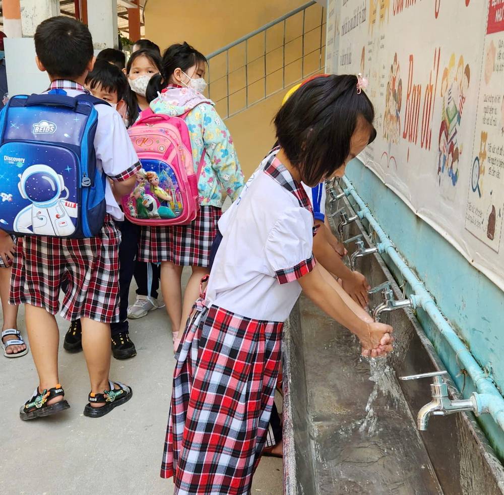 Rửa tay thường xuyên là thói quen tốt góp phần bảo vệ sức khỏe và giảm thiểu nguy cơ bị nhiễm khuẩn.
