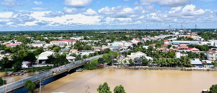 Cần tăng diện tích cây xanh, mặt nước để giảm nhiệt cho các đô thị.
