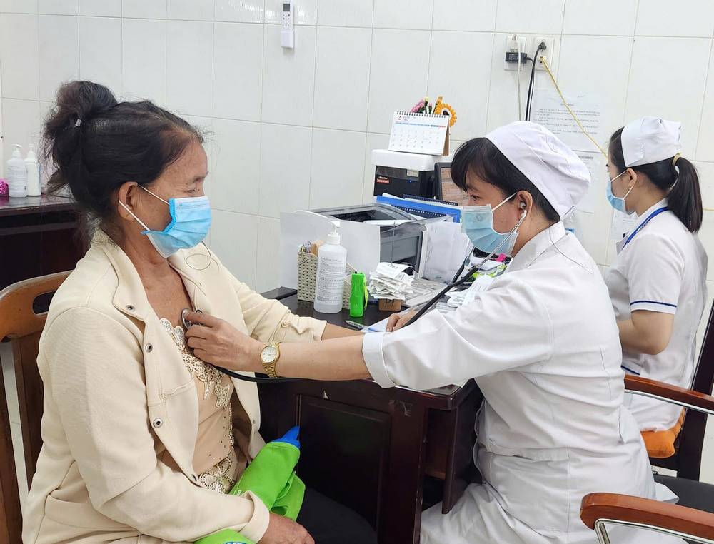 Các cơ sở y tế trên địa bàn tỉnh luôn trang bị các chai sát khuẩn tay nhanh tại các vị trí chăm sóc, khám bệnh.

