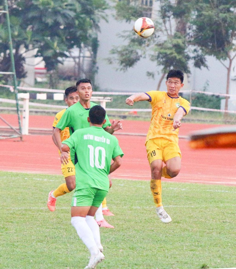 Màn tái đấu hứa hẹn nhiều hấp dẫn giữa Vĩnh Long và Tây Ninh khi 2 đội bất phân thắng bại ở trận lượt đi.