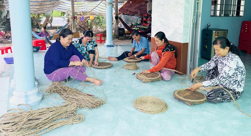 Công tác dạy nghề, tạo việc làm tại chỗ cho phụ nữ được chú trọng thực hiện với nhiều hình thức phù hợp.