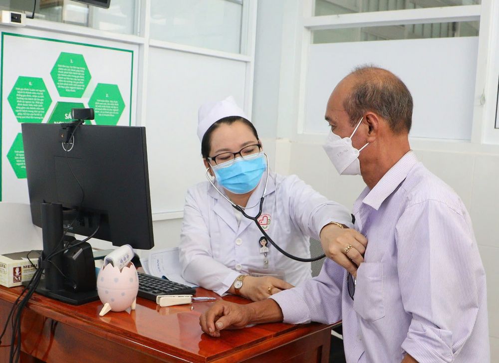 
Tại phòng khám, các bệnh nhân nhận được sự tư vấn kỹ càng, toàn diện, từ dùng thuốc đến dinh dưỡng, tập luyện.