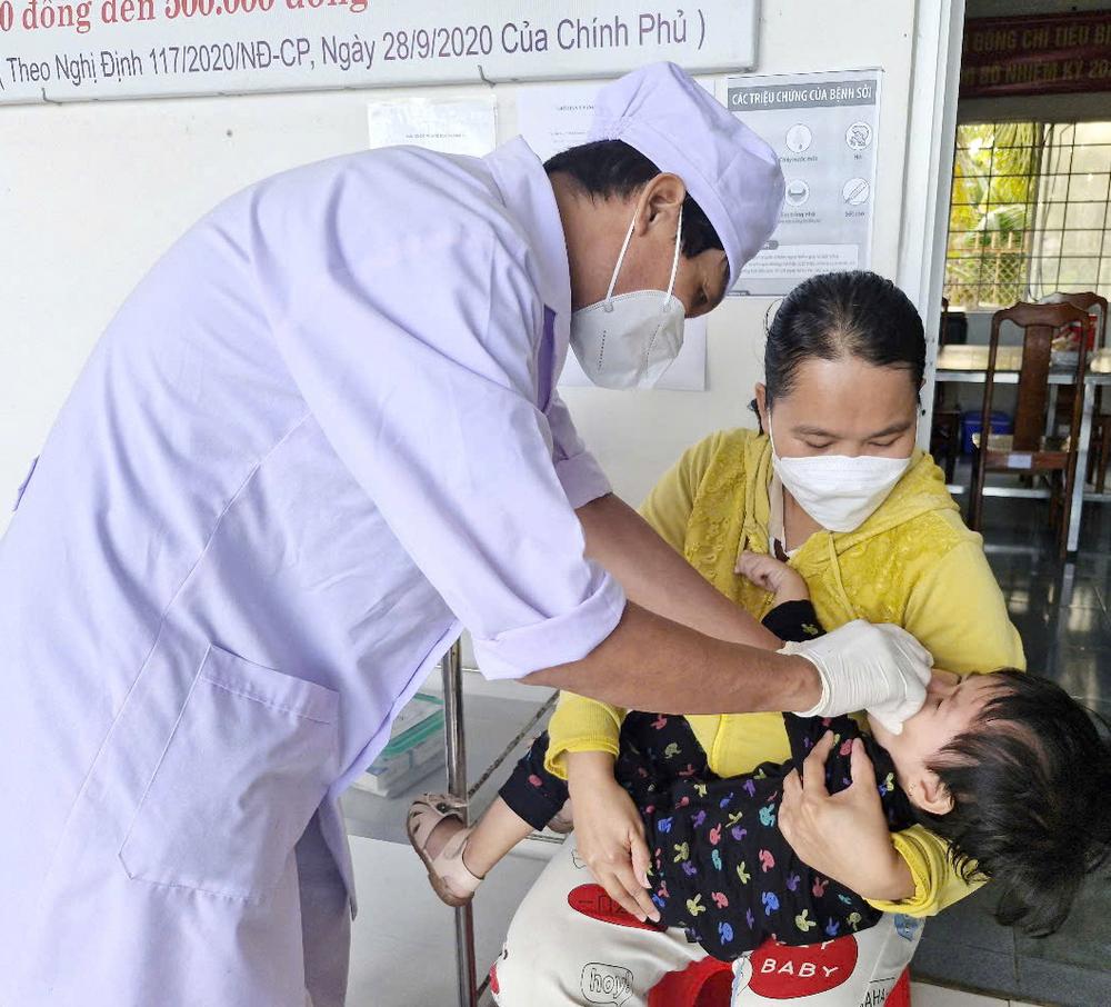 Thông qua chương trình tiêm chủng mở rộng, Vĩnh Long đã giảm các bệnh truyền nhiễm cho trẻ.