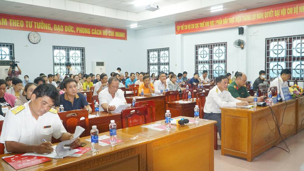 Hội nghị triển khai hóa đơn điện tử khởi tạo từ máy tính tiền, cài đặt sử dụng eTax Mobile, nộp thuế điện tử.

