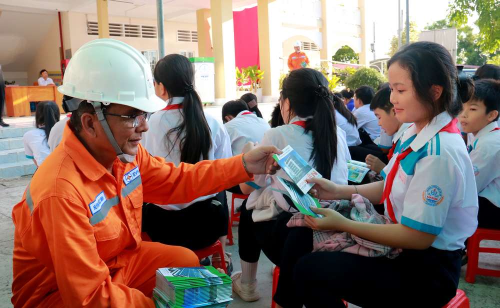 Đây là điểm trường thứ 5 được triển khai hoạt động tuyên truyền tiết kiệm điện trong năm 2025.