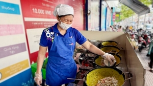 Đến Co.opmart ăn bánh xèo miền Tây