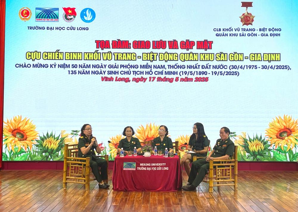 Ban Chủ nhiệm Câu lạc bộ truyền thống kháng chiến Khối vũ trang - Biệt động Quân khu Sài Gòn – Gia Định chia sẻ những kỷ niệm kháng chiến.
