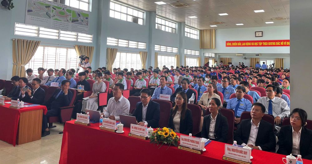 Trường ĐH Sư phạm kỹ thuật Vĩnh Long làm việc với Trường ĐH Sanjo City, Nhật Bản.