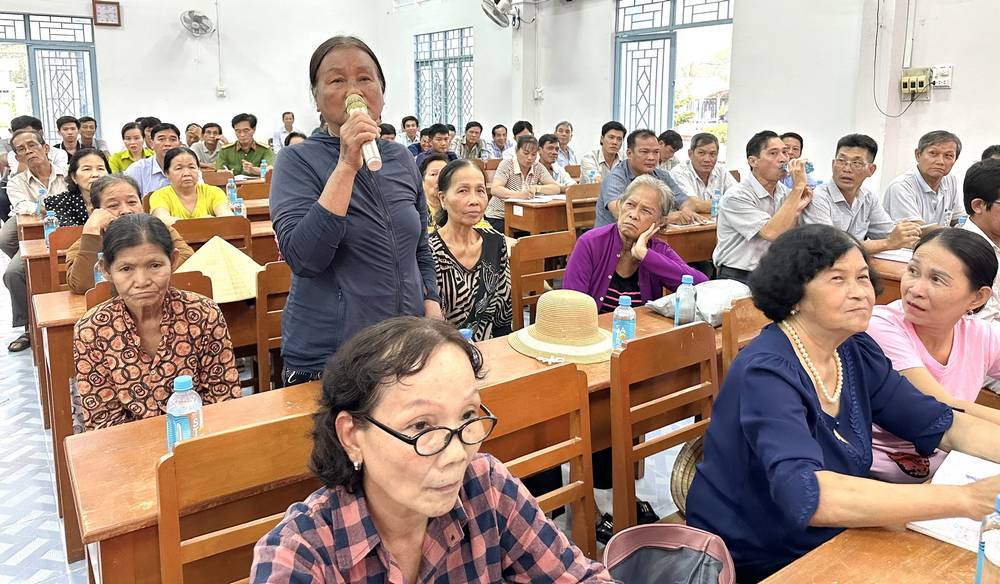 Cử tri đề xuất cần có chính sách hỗ trợ 100% bảo hiểm y tế cho đối tượng hộ cận nghèo trên cả nước (thay vì hỗ trợ 70% như hiện nay). Ảnh: HẢI YẾN