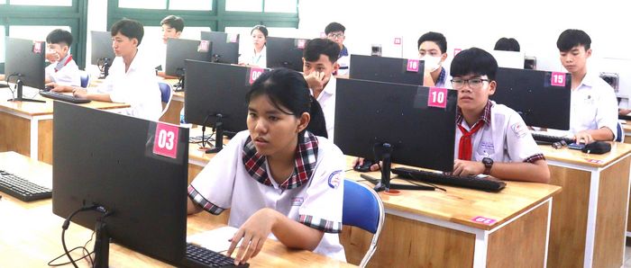 Thí sinh tham gia thi phần mềm sáng tạo.
