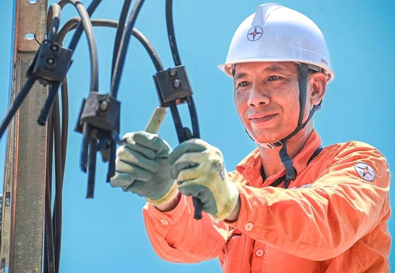 Người lao động làm việc trong Tập đoàn Điện lực Việt Nam (EVN) - một trong những doanh nghiệp nhà nước - Ảnh: EVN

