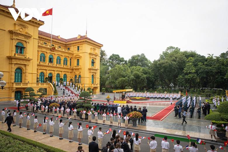 
Toàn cảnh lễ đón