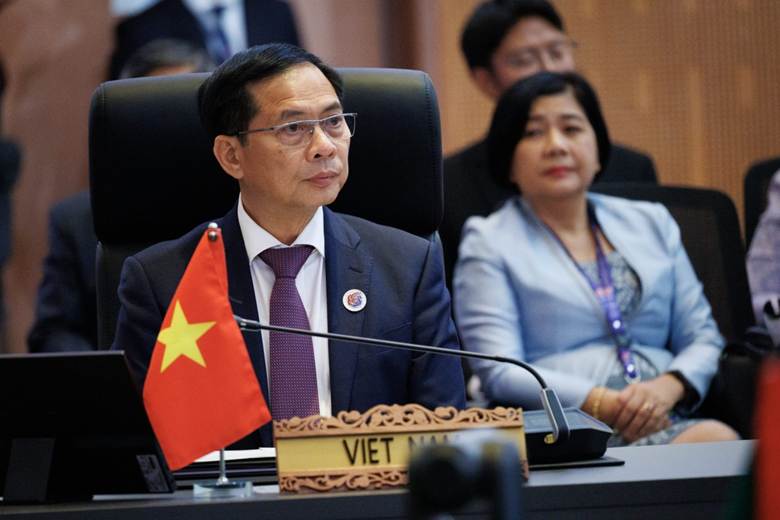
Phó Thủ tướng, Bộ trưởng Ngoại giao Bùi Thanh Sơn tham dự Hội nghị Bộ trưởng Ngoại giao ASEAN-Hội đồng Hợp tác Vùng Vịnh (GCC) diễn ra vào chiều 25/5/2025 tại Kuala Lumpur, Malaysia. Ảnh: Bộ Ngoại giao Malaysia.