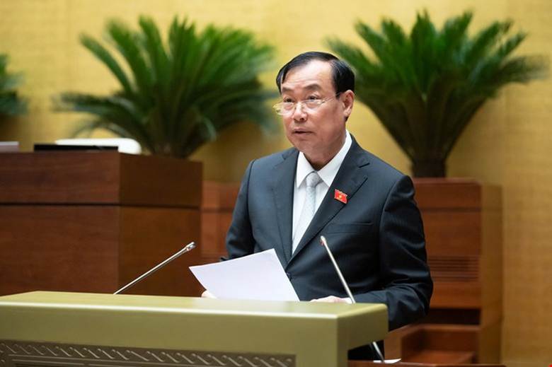 
Chủ nhiệm Ủy ban Quốc phòng, An ninh và Đối ngoại Lê Tấn Tới trình bày báo cáo thẩm tra - Ảnh: VGP