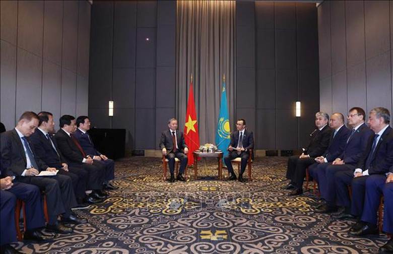 
Hai bên vui mừng thời gian qua, quan hệ chính trị giữa Việt Nam và Kazakhstan phát triển tốt đẹp với tin cậy chính trị cao và trao đổi đoàn các cấp, nhất là cấp cao sôi động. Ảnh: TTXVN