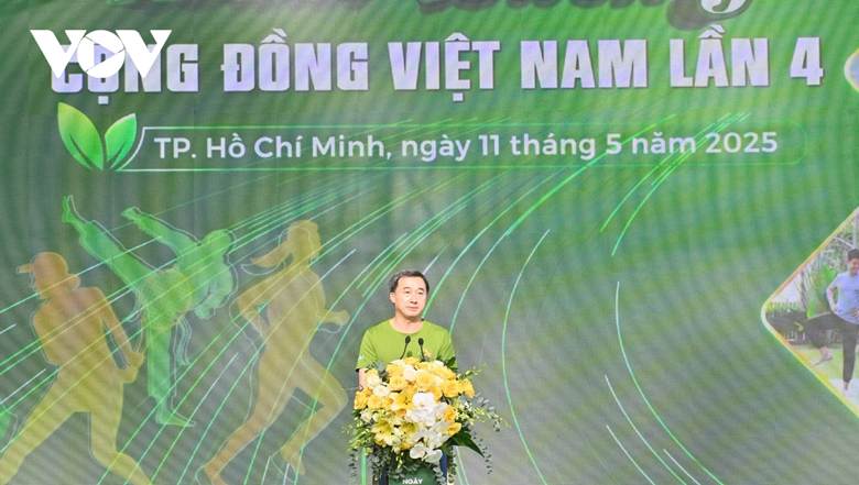 
Thứ trưởng Bộ Y tế Trần Văn Thuấn kêu gọi người dân hãy thay đổi nhỏ để có sự cải tiến về sức khỏe bền lâu