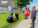 Dâng hoa tưởng niệm Chủ tịch Hồ Chí Minh tại Sainte-Adresse, Pháp