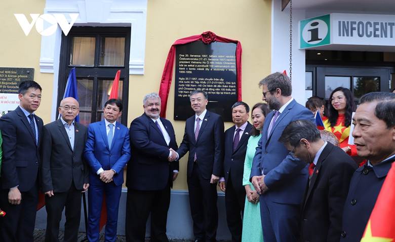 
Khánh thành Bia lưu niệm chuyến thăm Chủ tịch Hồ Chí Minh tại Chrastava, Cộng hòa Séc