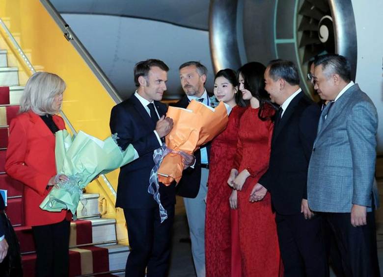 Tổng thống Pháp Emmanuel Macron và Phu nhân bắt đầu thăm cấp Nhà nước tới Việt Nam