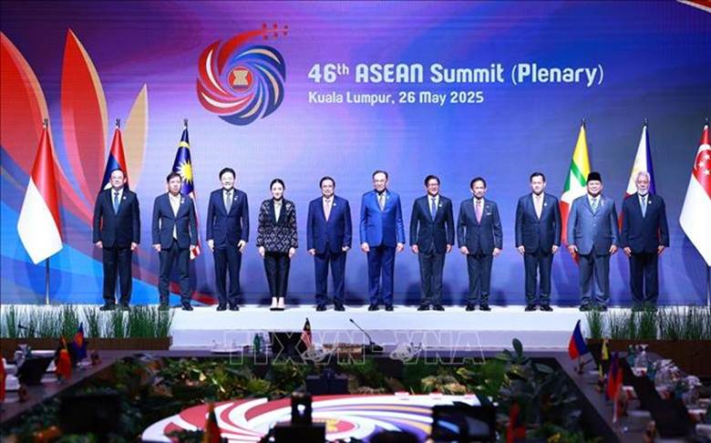 Thủ tướng Phạm Minh Chính và lãnh đạo các nước ASEAN, Timor-Leste tham dự Phiên toàn thể Hội nghị Cấp cao ASEAN lần thứ 46. Ảnh: Dương Giang/TTXVN