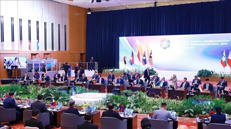 Phiên Đối thoại của lãnh đạo ASEAN với đại diện Hội đồng liên Nghị viện ASEAN (AIPA). Ảnh: Dương Giang/TTXVN