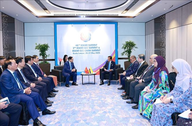 Thủ tướng Phạm Minh Chính gặp Quốc vương Brunei Hassanal Bolkiah. Ảnh: Dương Giang/TTXVN