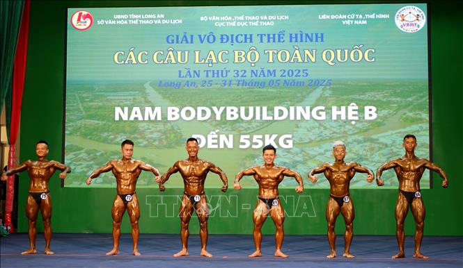 Các vận động viên thi sau lễ khai mạc. 