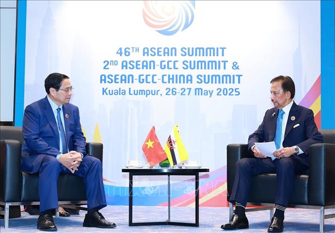 Thủ tướng Phạm Minh Chính gặp Quốc vương Brunei Hassanal Bolkiah. Ảnh: Dương Giang/TTXVN