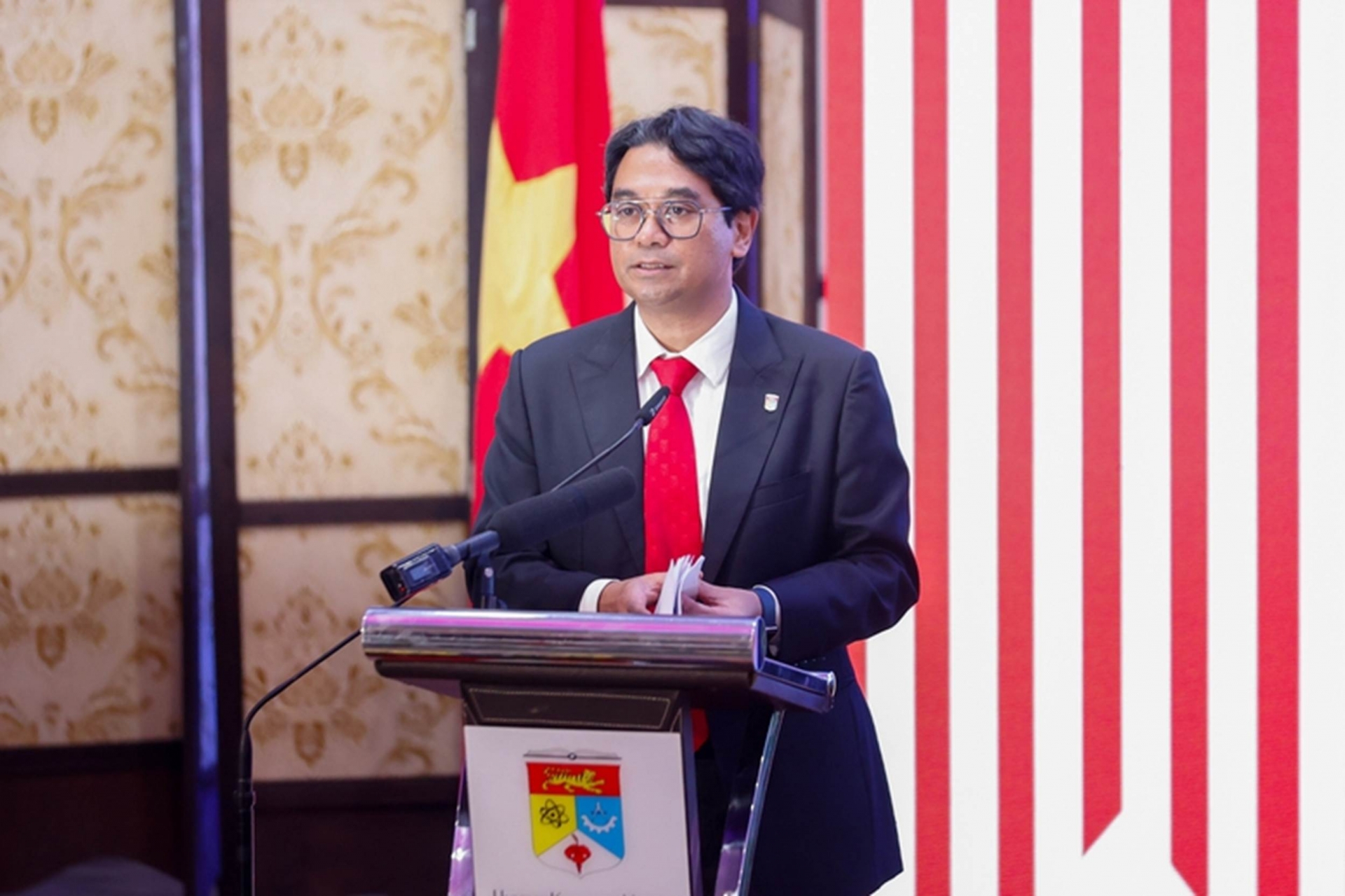 
Quyền Hiệu trưởng Trường Đại học Kebaangsan – Đại học Quốc gia Malaysia phát biểu chào mừng - Ảnh: VGP/Nhật Bắc