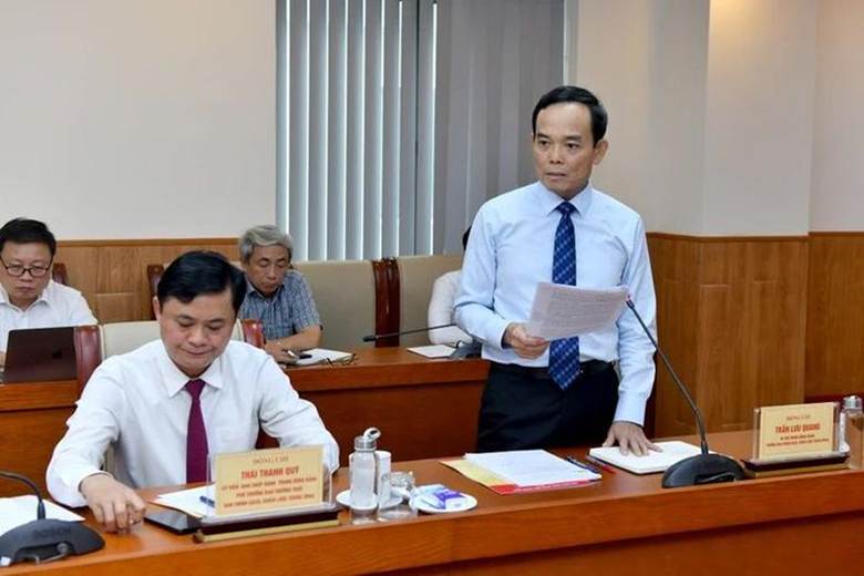
Đồng chí Trần Lưu Quang, Bí thư Trung ương Đảng, Trưởng Ban Chính sách, chiến lược Trung ương báo cáo tại buổi làm việc. (Ảnh: ĐĂNG KHOA)