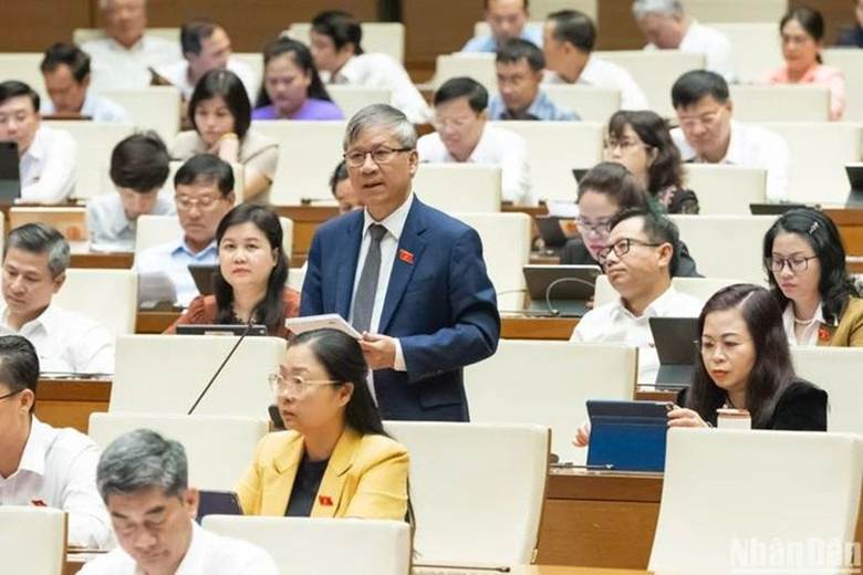 
Đại biểu Nguyễn Anh Trí phát biểu thảo luận. (Ảnh: BÙI GIANG)