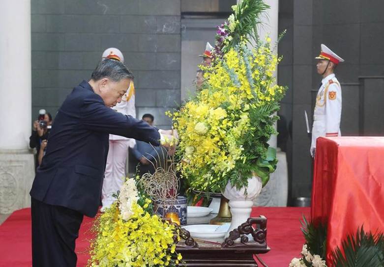 Tổng Bí thư Tô Lâm viếng nguyên Chủ tịch nước Trần Đức Lương.
