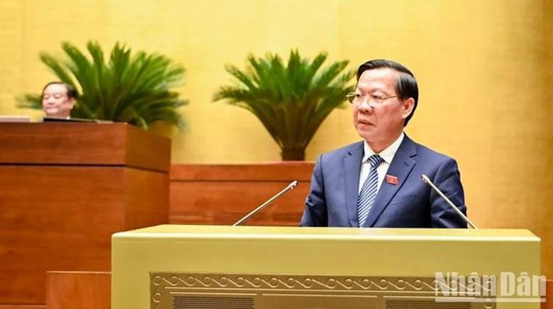 
Chủ nhiệm Ủy ban Kinh tế và Tài chính của Quốc hội Phan Văn Mãi trình bày báo cáo.