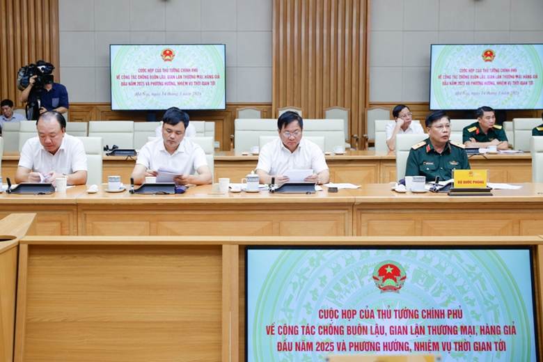 
Lãnh đạo các bộ, ngành, cơ quan Trung ương; thành viên Ban Chỉ đạo 389 Quốc gia tham dự buổi làm việc - Ảnh: VGP/Nhật Bắc